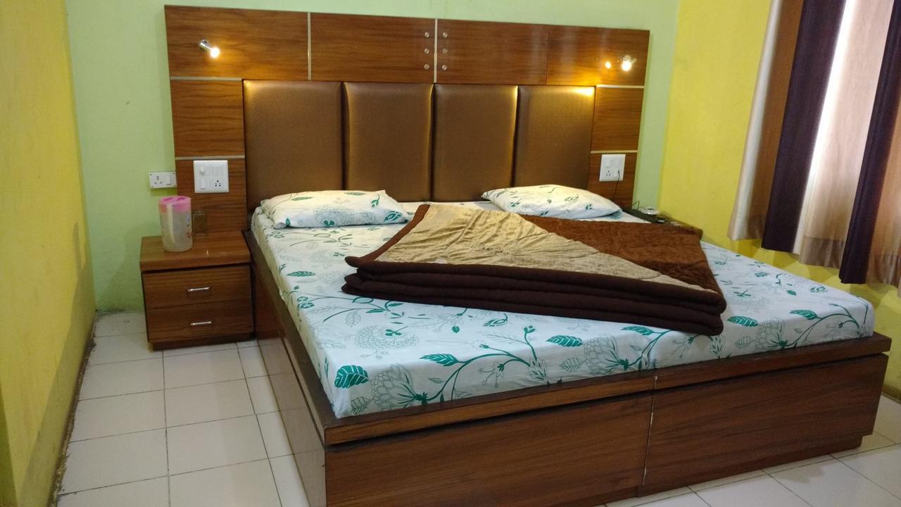 Hotel Brahma Kamal Джошимат Экстерьер фото