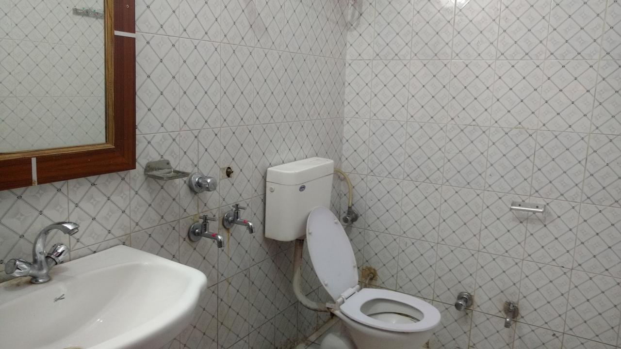 Hotel Brahma Kamal Джошимат Экстерьер фото