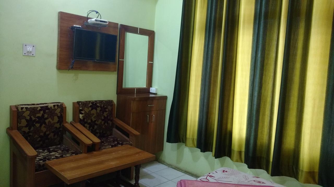 Hotel Brahma Kamal Джошимат Экстерьер фото